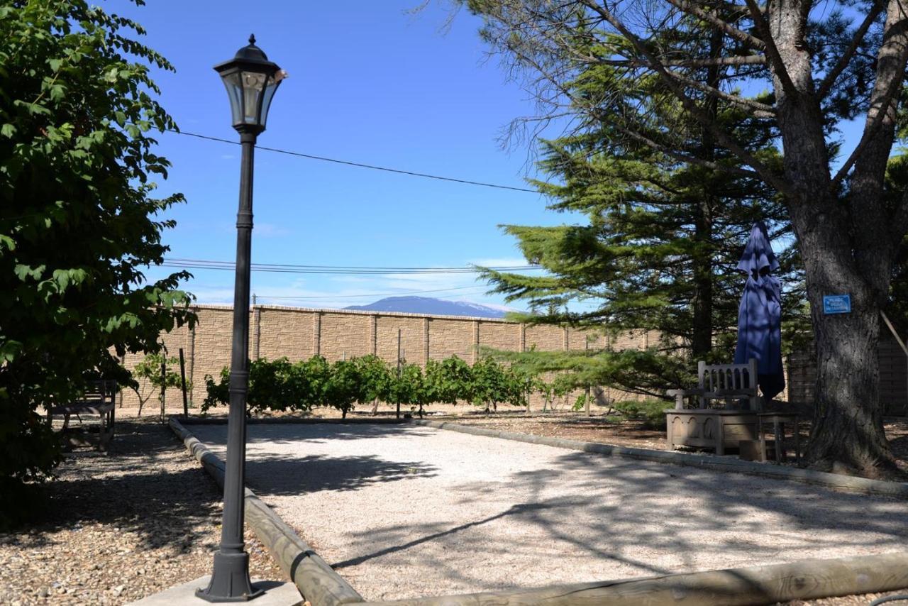 Domaine Des Ecureuils Bed & Breakfast Carpentras Dış mekan fotoğraf